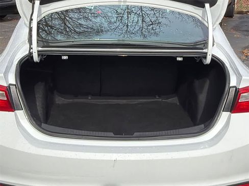 Used 2023 Chevrolet Malibu LT image 16