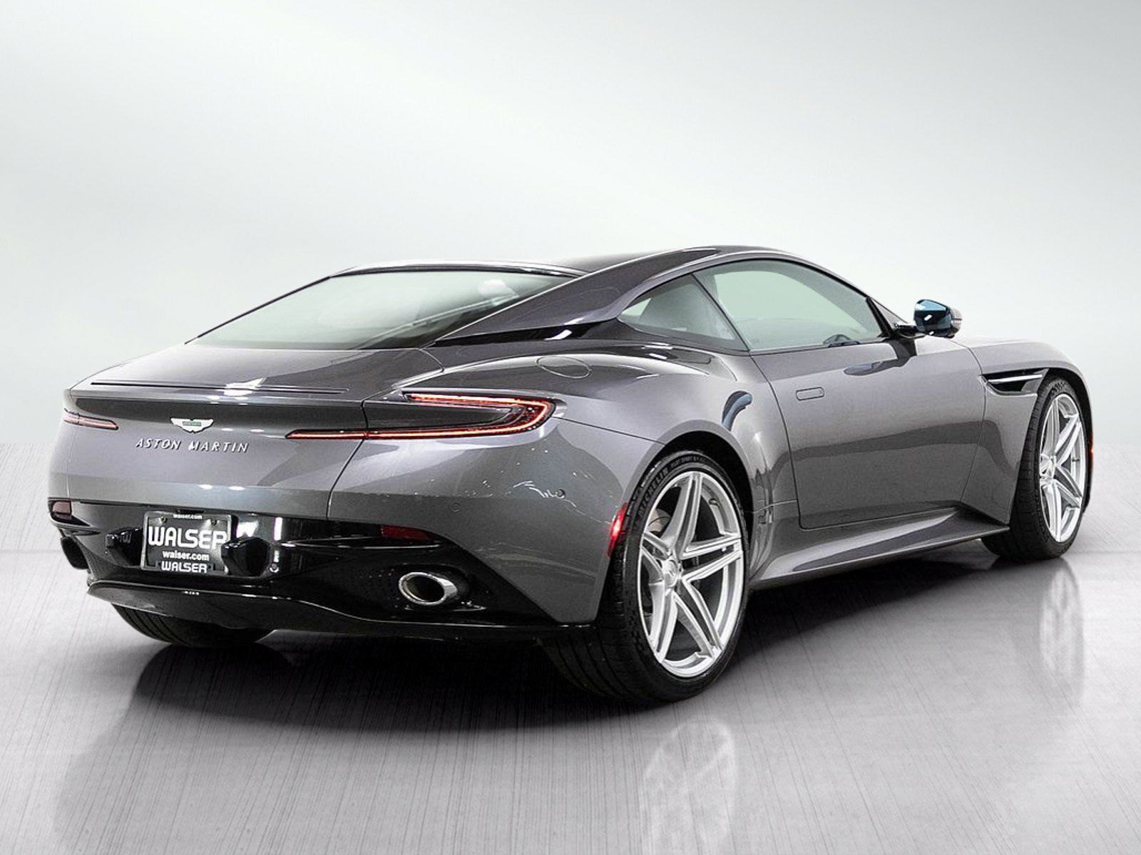 Used 2025 Aston Martin DB12 Coupe RWD image 5