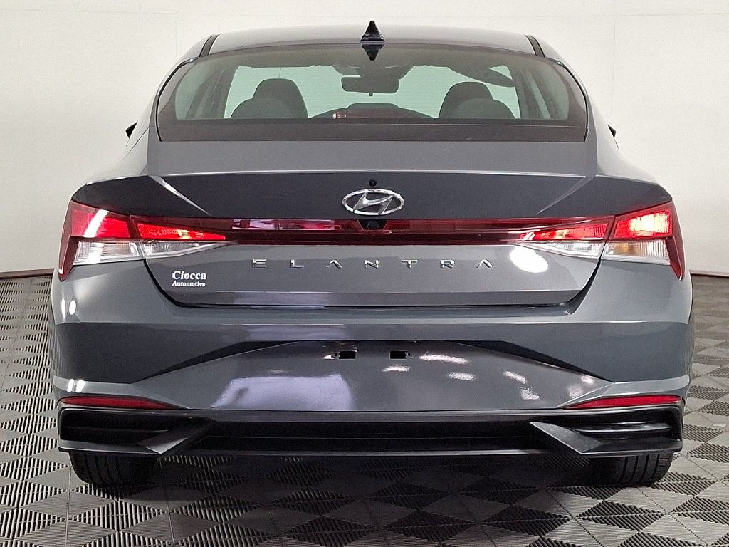 Used 2023 Hyundai Elantra SEL w/ Cargo Package FWD image 8