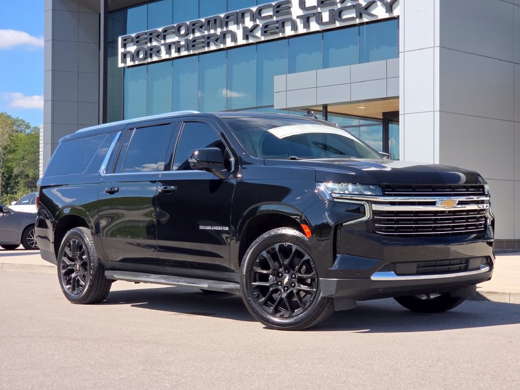 Used 2022 Chevrolet Suburban LT w/ Luxury Package AWD/4WD image 2