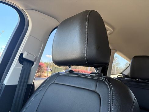 Used 2017 Ford Escape Titanium image 9