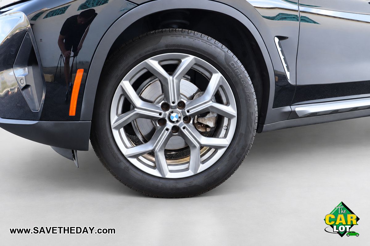 Used 2022 BMW X4 xDrive30i AWD/4WD image 3