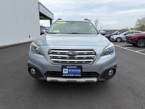 Used 2017 Subaru Outback 2.5i Limited AWD/4WD image 2