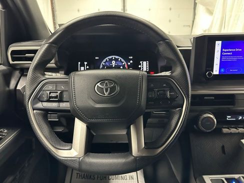 Used 2025 Toyota 4Runner SR5 AWD/4WD image 17