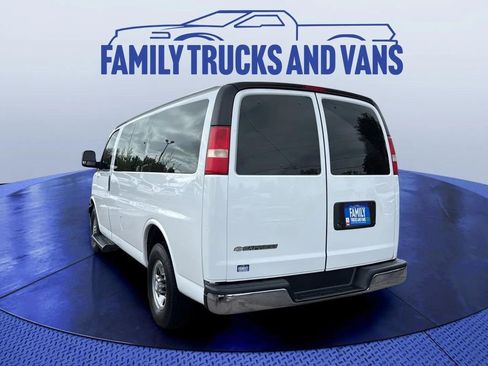 Used 2018 Chevrolet Express 3500 LT w/ LT Preferred Equipment Group RWD image 3