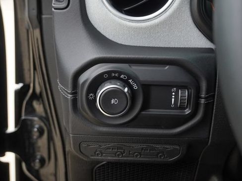 Used 2025 Jeep Wrangler Unlimited Sahara AWD/4WD image 20