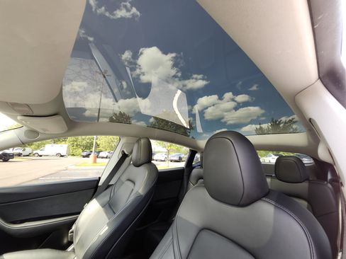 Used 2020 Tesla Model Y Long Range AWD/4WD image 2