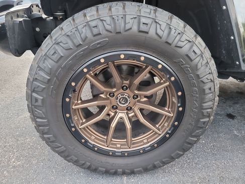 Used 2021 Jeep Gladiator Overland AWD/4WD image 8