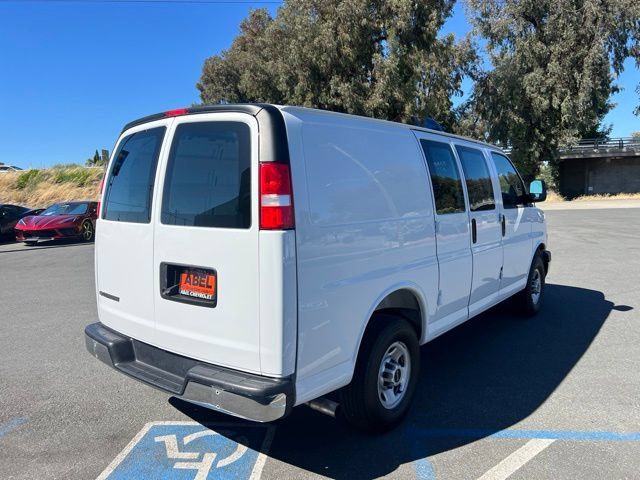 Used 2025 Chevrolet Express 2500 w/ Driver Convenience Package RWD image 5