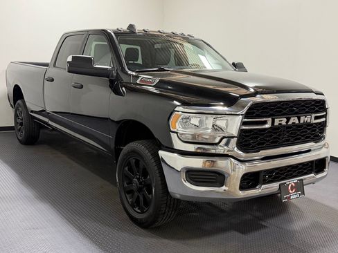 Used 2020 RAM 2500 Tradesman w/ Chrome Appearance Group AWD/4WD image 4