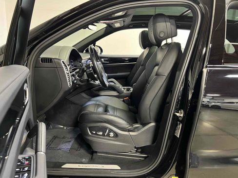 Used 2019 Porsche Cayenne S image 4