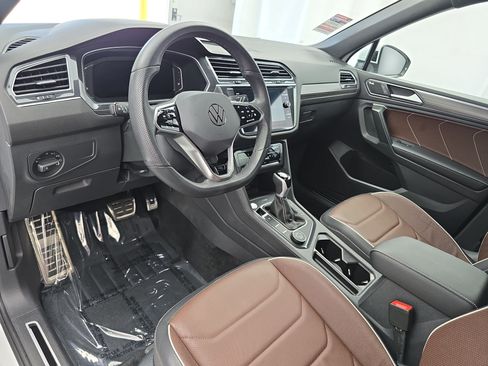 Certified 2024 Volkswagen Tiguan SEL R-Line AWD/4WD image 16