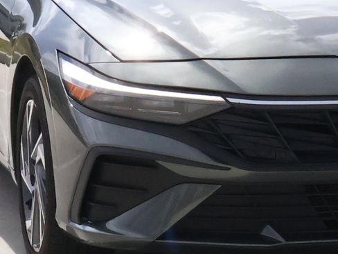 Used 2025 Hyundai Elantra Sport image 9