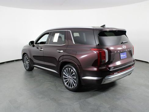 Used 2023 Hyundai Palisade Calligraphy image 3