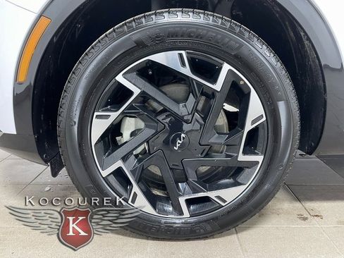 Used 2025 Kia Sportage SX image 7