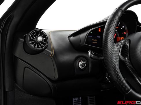 Used 2016 McLaren 675LT Spider RWD image 32