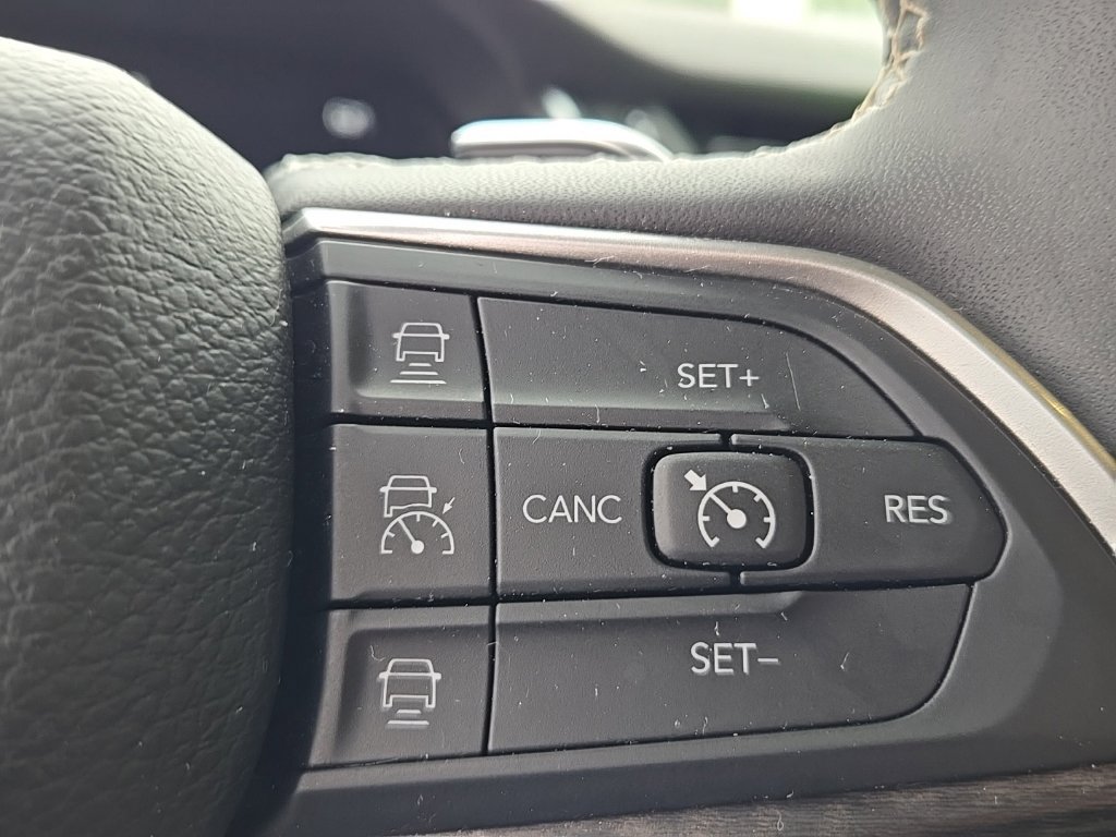 Certified 2024 Jeep Grand Cherokee Limited w/ Luxury Tech Group II AWD/4WD image 27