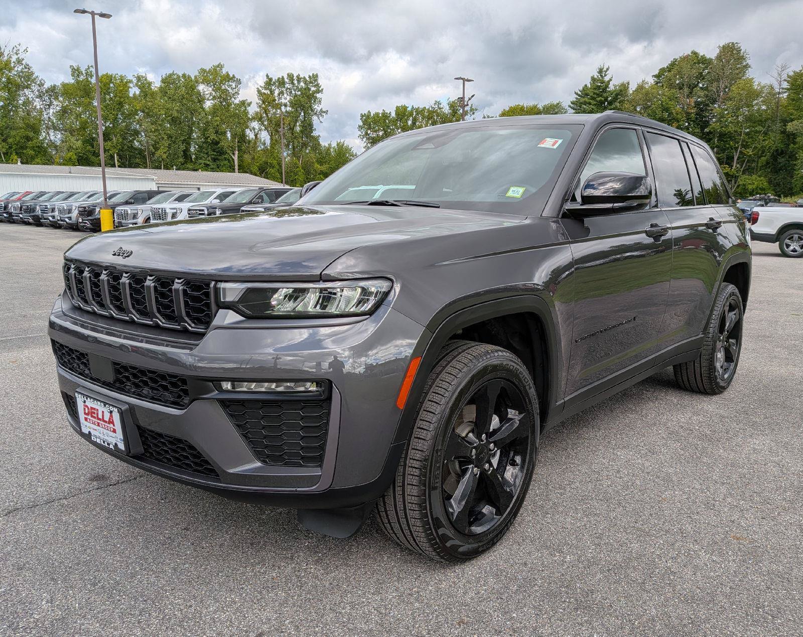 Used 2026 Jeep Grand Cherokee Limited w/ Limited Altitude Package AWD/4WD image 3