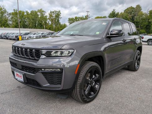 Used 2026 Jeep Grand Cherokee Limited w/ Limited Altitude Package AWD/4WD image 3