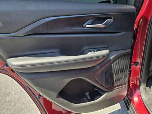 Used 2023 Jeep Grand Cherokee Laredo RWD image 24