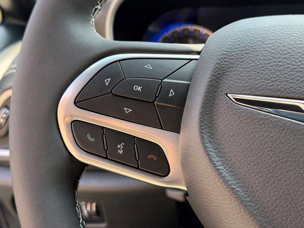 New 2026 Chrysler Pacifica Select FWD image 19