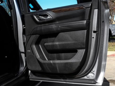 Used 2022 Chevrolet Suburban LT w/ Luxury Package image 51