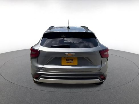 Used 2025 Chevrolet Trax LT w/ LT Convenience Package image 12