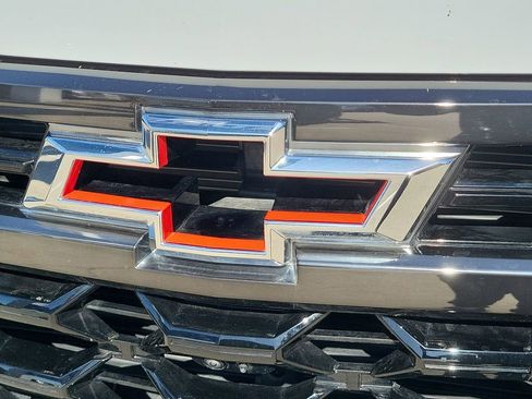 Used 2025 Chevrolet Silverado 1500 ZR2 w/ Technology Package image 32