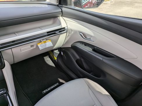 New 2026 Hyundai Tucson Blue SE image 17