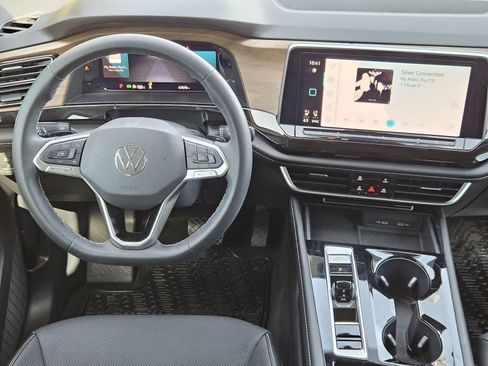 Used 2024 Volkswagen Atlas SE w/ Black Wheel Package FWD image 25