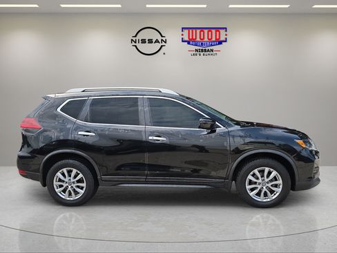 Used 2018 Nissan Rogue SV AWD/4WD image 2