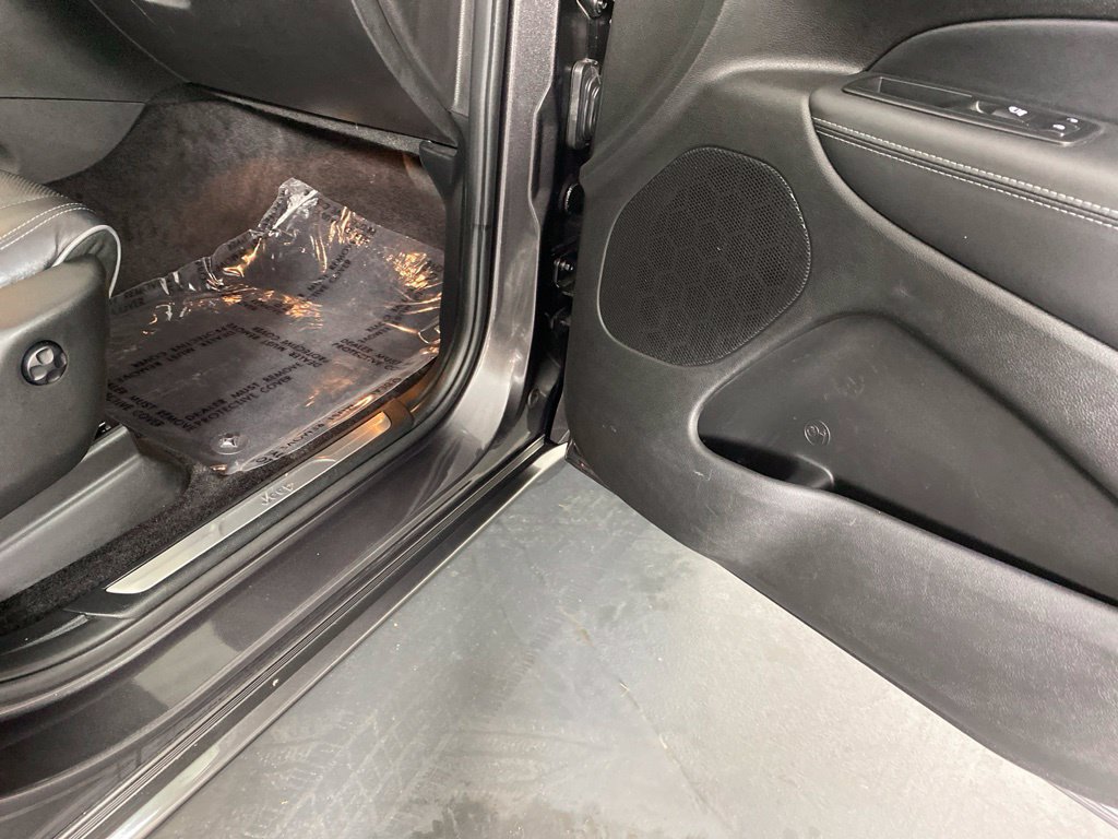 Used 2019 Jeep Grand Cherokee Overland AWD/4WD image 32