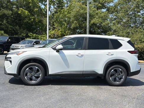 Used 2025 Nissan Rogue SV FWD image 2