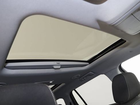 Used 2023 GMC Acadia SLE w/ Driver Convenience Package image 9