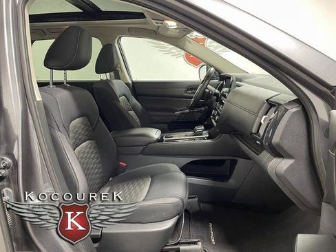 Used 2024 Nissan Pathfinder SV AWD/4WD image 23