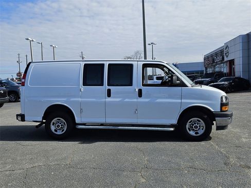 Used 2023 GMC Savana 2500 w/ Driver Convenience Package image 11