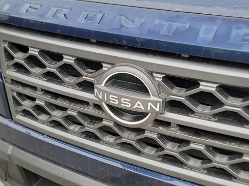 Used 2023 Nissan Frontier SV image 25