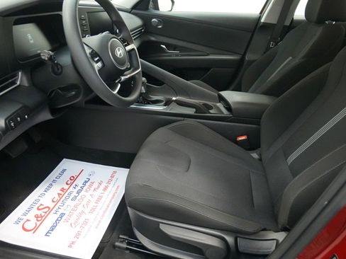 Certified 2025 Hyundai Elantra SE image 16