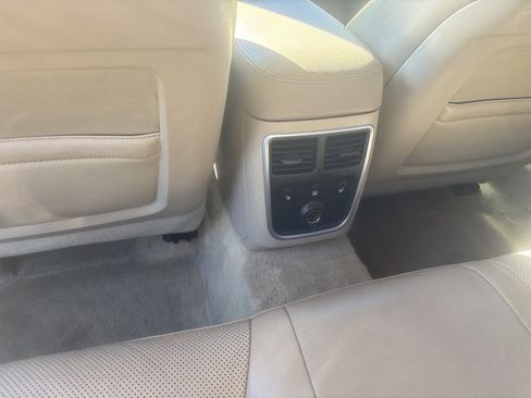 Used 2014 Chrysler 300 C image 26