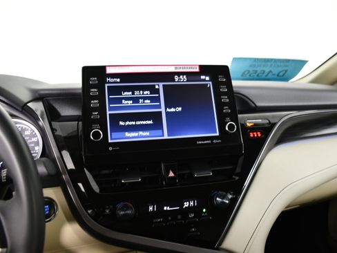 Used 2024 Toyota Camry XLE FWD image 25