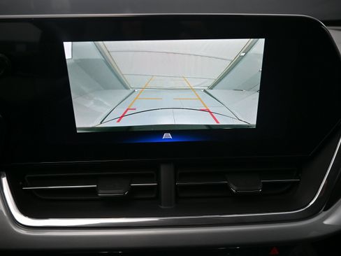 Used 2025 Chevrolet Trax LT w/ LT Convenience Package FWD image 17
