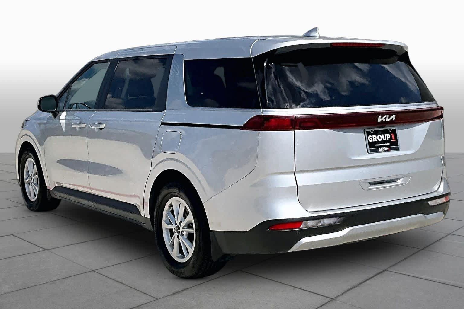 Used 2022 Kia Carnival LX FWD image 11