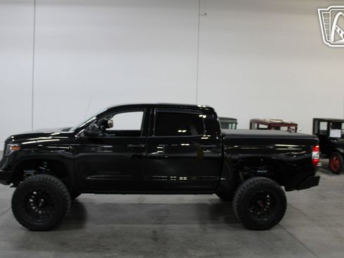 Used 2014 Toyota Tundra SR5 w/ TRD Off Road Package image 7