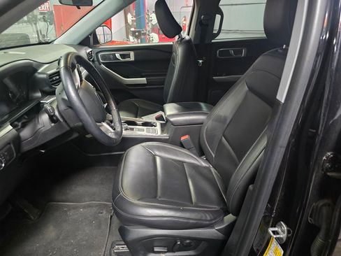Used 2022 Ford Explorer XLT w/ Equipment Group 202A image 10