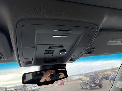 Used 2020 Chevrolet Suburban Premier AWD/4WD image 18
