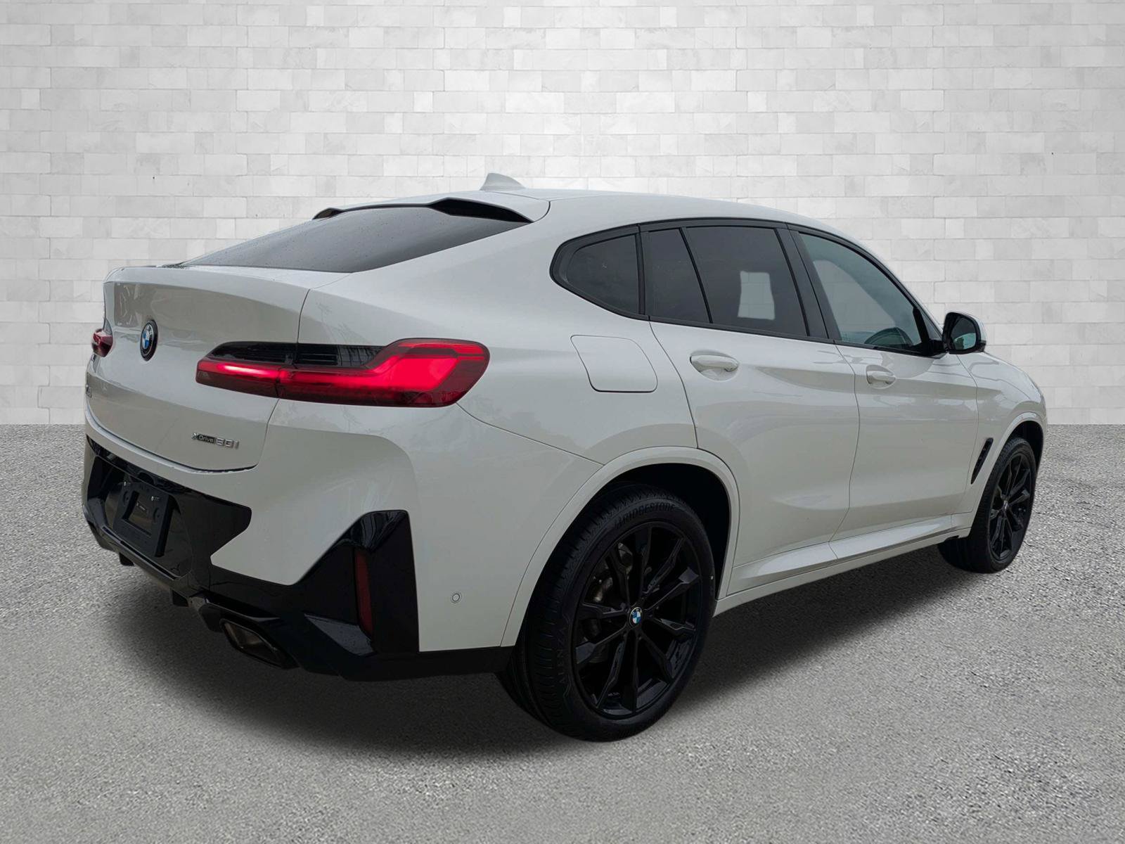 Used 2025 BMW X4 xDrive30i w/ Premium Package AWD/4WD image 3