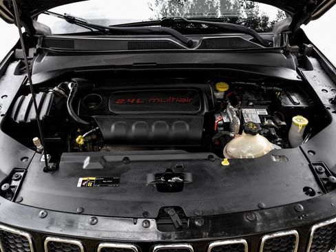 Used 2018 Jeep Compass Latitude image 7