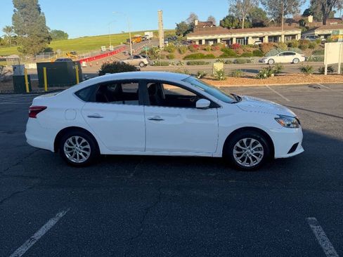 Used 2019 Nissan Sentra SV FWD image 4