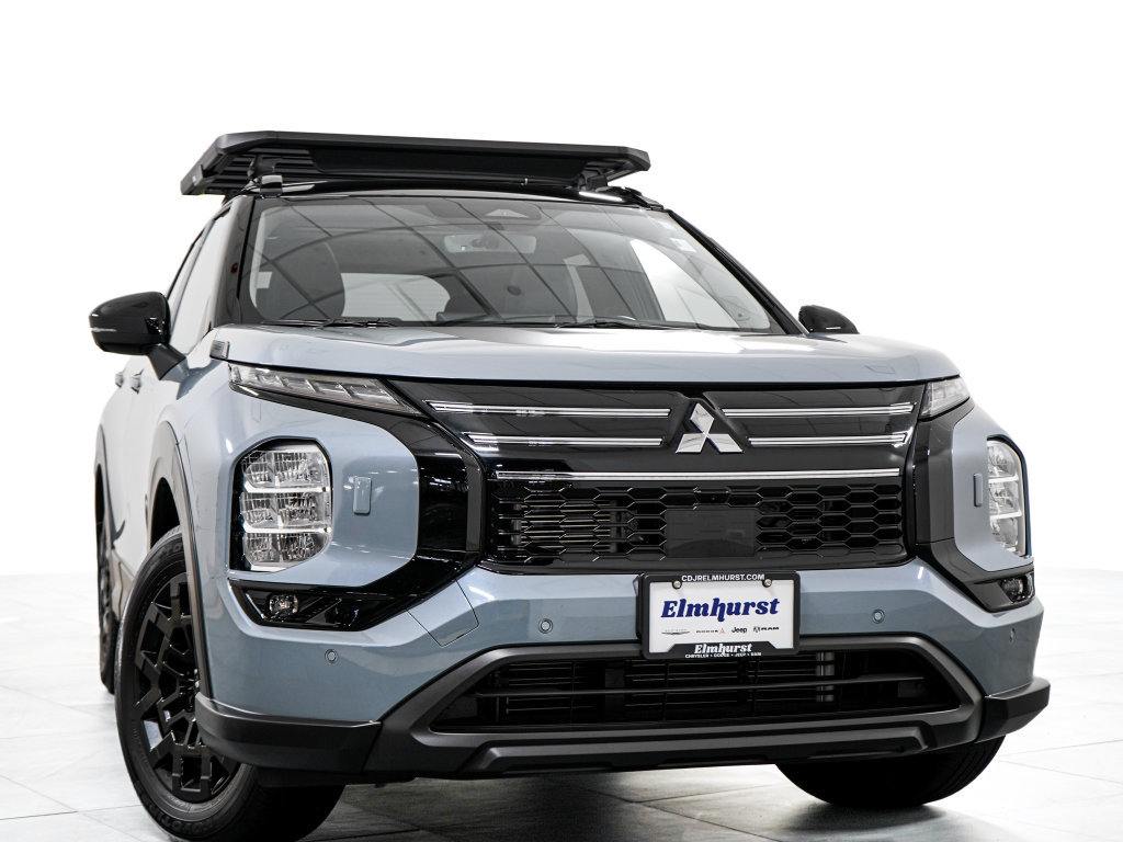 Used 2026 Mitsubishi Outlander AWD image 3