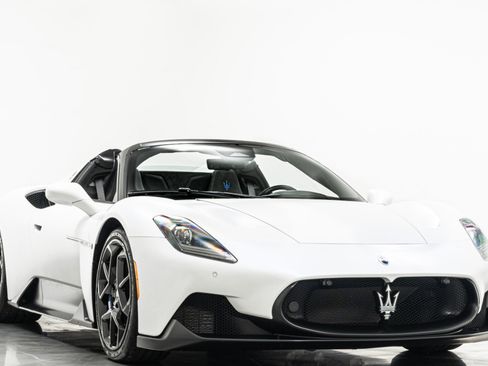 Used 2023 Maserati MC20 Spyder RWD image 3